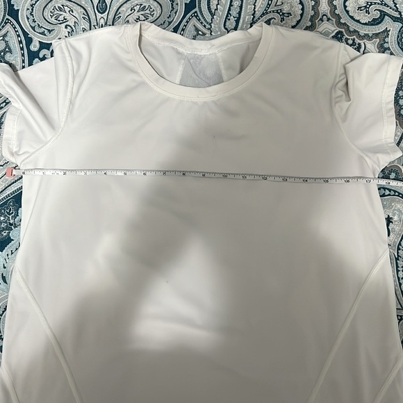 Lululemon Athletica White Fitted Short Sleeve T-Shirt - Picture 10 of 11
